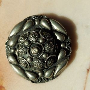 Italian crafted fashion pin/brooch